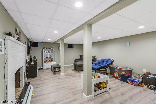 Jefferson Twp., NJ 07438,76 Ridge Rd #1