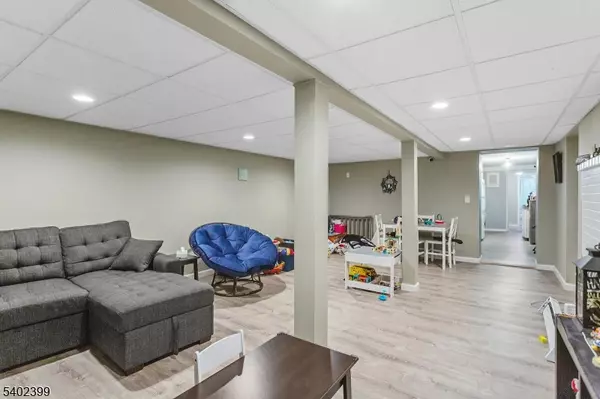 Jefferson Twp., NJ 07438,76 Ridge Rd #1