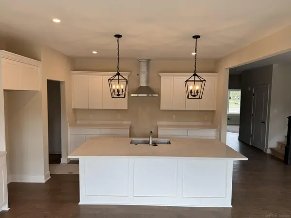 Sterling Heights, MI 48310,37183 Curwood DR