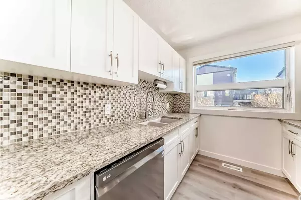 Calgary, AB T3K0W6,418 Covecreek CIR NE