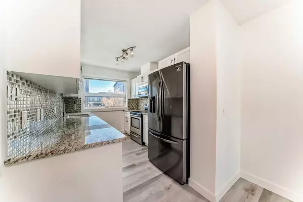 Calgary, AB T3K0W6,418 Covecreek CIR NE