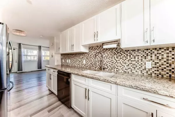 Calgary, AB T3K0W6,418 Covecreek CIR NE