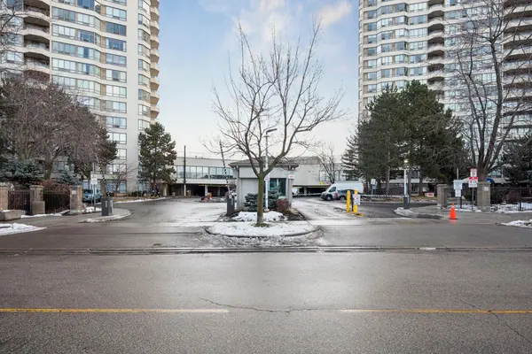 Toronto E04, ON M1K 5J4,3 Greystone Walk DR #1021