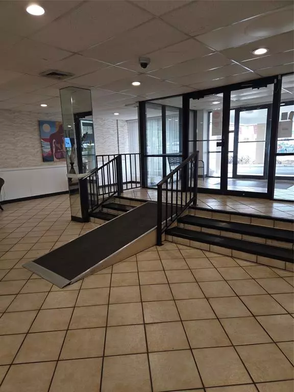 Lauderhill, FL 33319,4158 Inverrary Dr #104