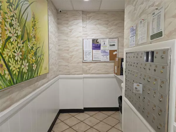 Lauderhill, FL 33319,4158 Inverrary Dr #104