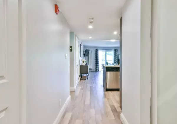 Oro-medonte, ON L4M 4Y8,80 Horseshoe BLVD #406