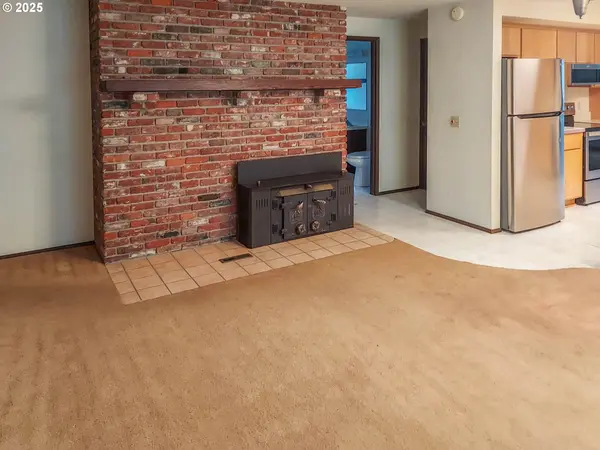 Roseburg, OR 97471,210 CHEROKEE AVE