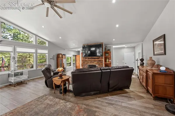 Larkspur, CO 80118,7057 Perry Park BLVD