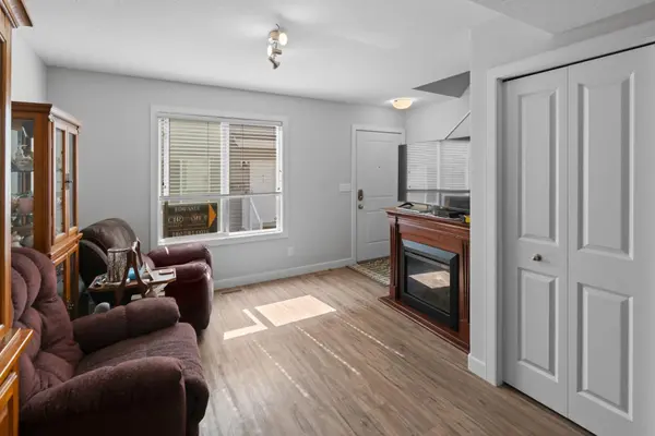 5220 41 ST #G, Camrose, AB T4V0Z9