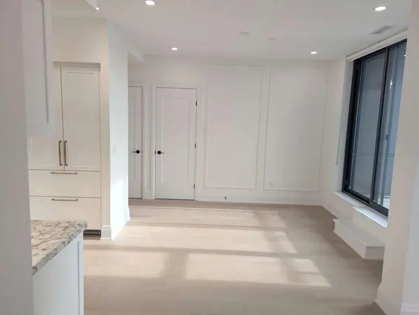 Toronto C04, ON M6B 0B2,505 Glencairn AVE #220