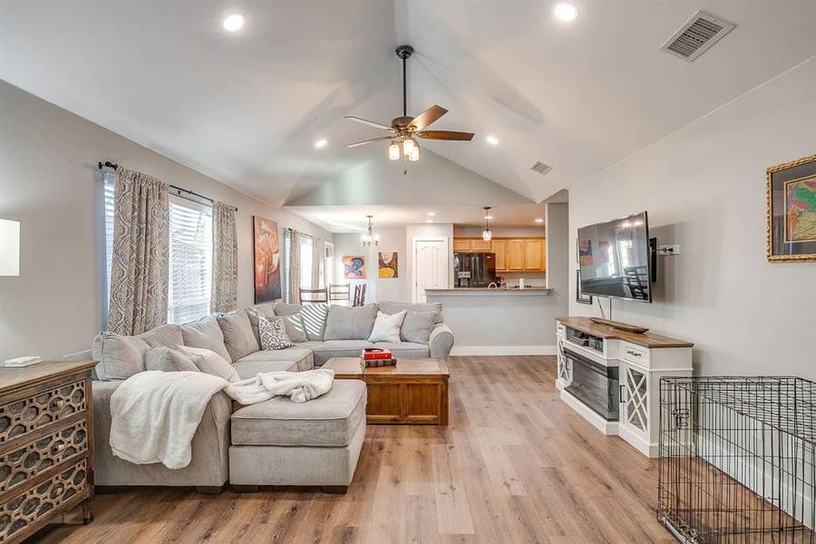 407 Grayson, Joshua, TX 76058