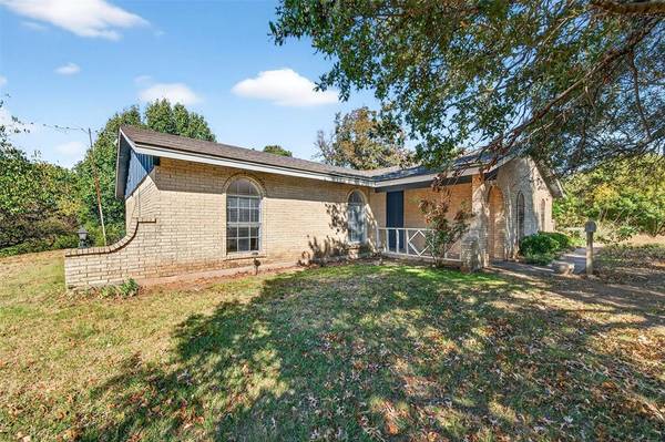 2107 N FM 2729,  Whitewright,  TX 75491