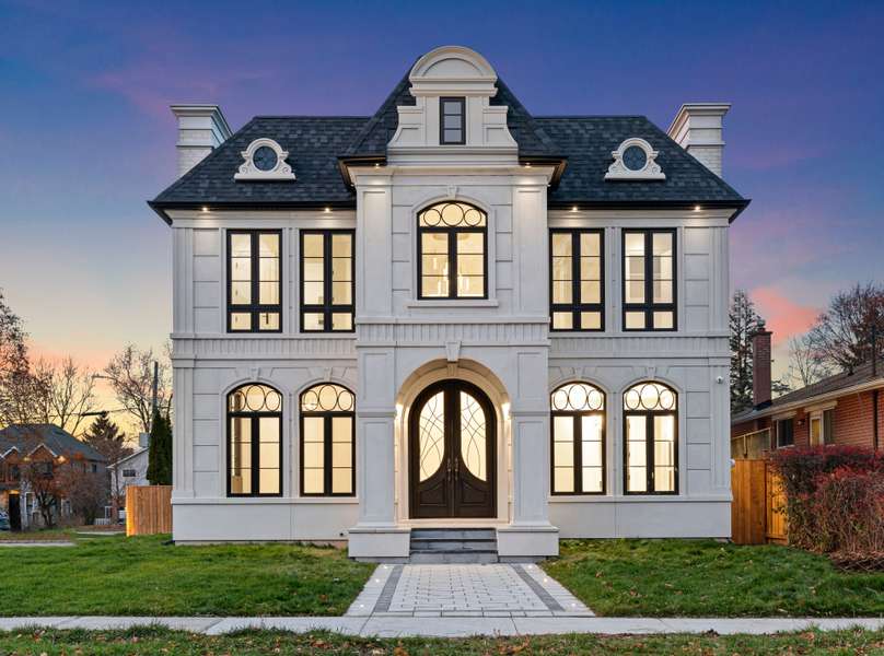 52 Child DR, Aurora, ON L4G 1Y5