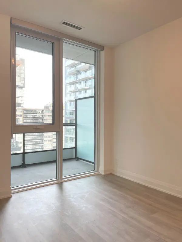 Toronto C10, ON M4P 1T9,65 Broadway AVE #1502