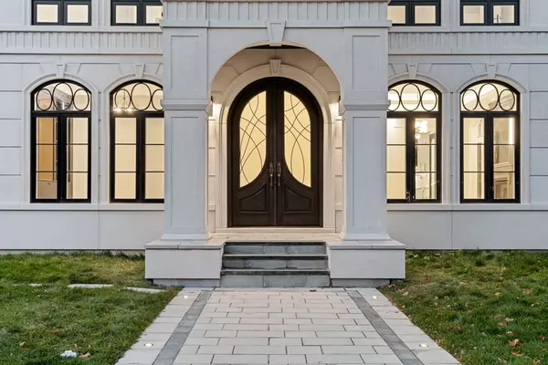 Aurora, ON L4G 1Y5,52 Child DR