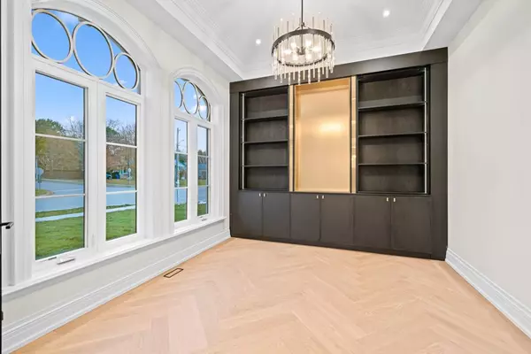 Aurora, ON L4G 1Y5,52 Child DR