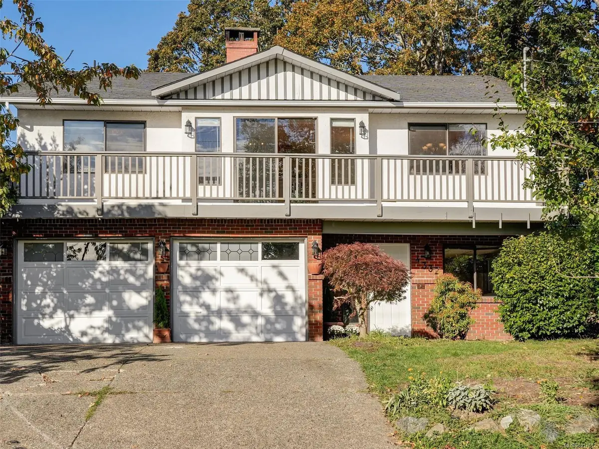 Saanich, BC V8Z 7C5,4332 Layritz Ave