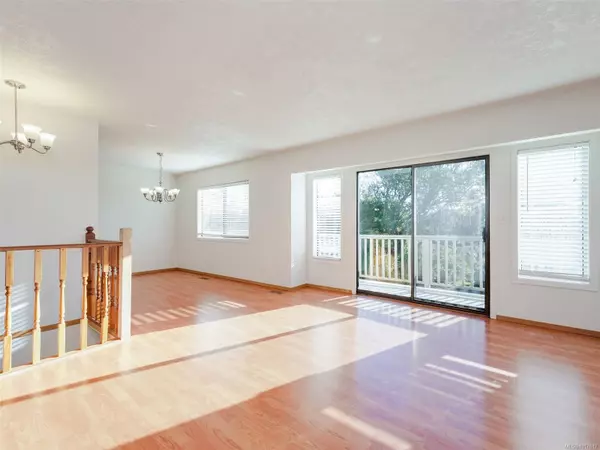 Saanich, BC V8Z 7C5,4332 Layritz Ave