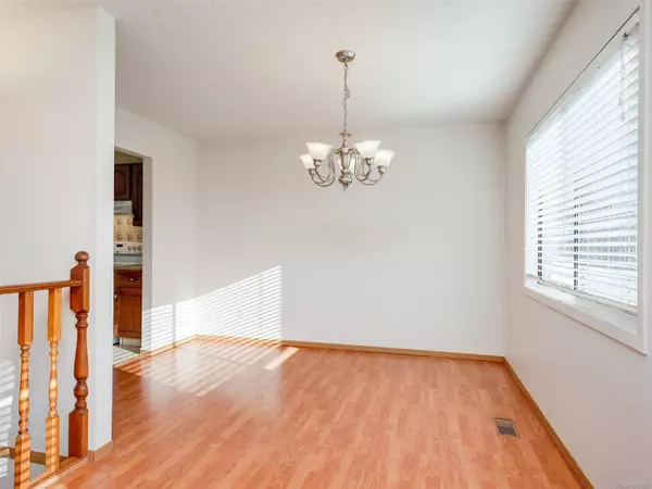 Saanich, BC V8Z 7C5,4332 Layritz Ave