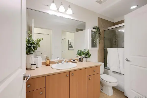 Esquimalt, BC V9A 7R1,1115 Craigflower Rd #309D