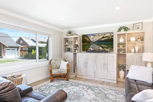 Comox, BC V9M 3T8,491 Windslow Rd