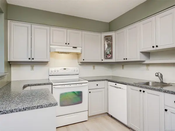 Saanich, BC V8N 1A6,1741 McKenzie Ave #9