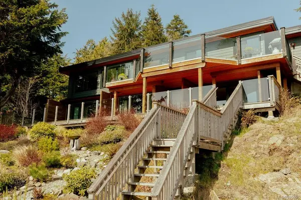 Ucluelet, BC V0R 3A0,378 Marine Dr