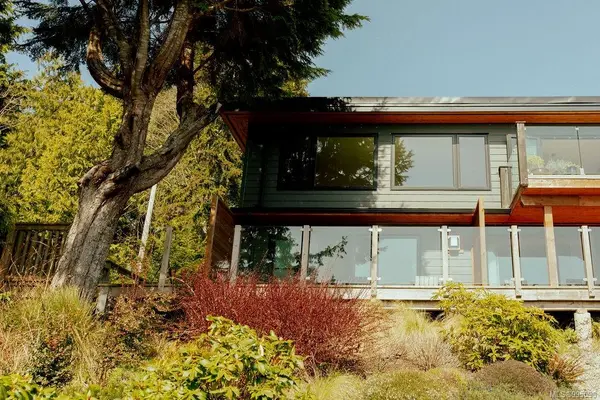 Ucluelet, BC V0R 3A0,378 Marine Dr