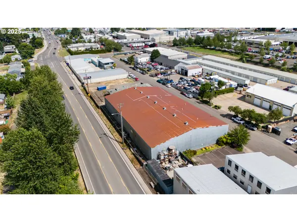 3195 Meadow LN, Eugene, OR 97402