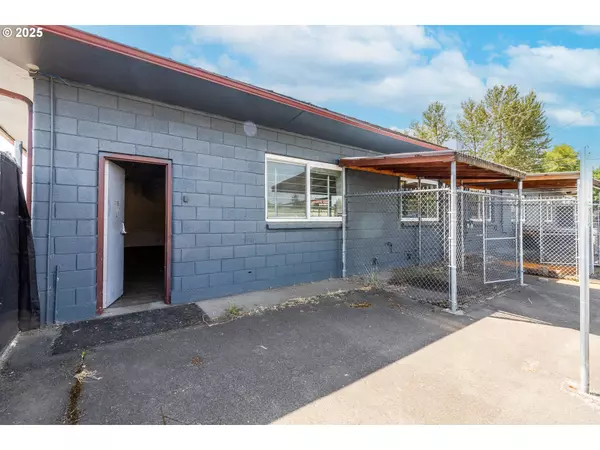 Eugene, OR 97402,3195 Meadow LN