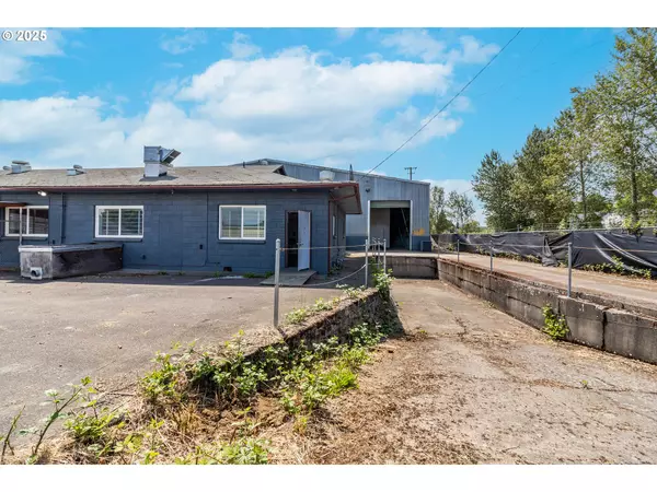 Eugene, OR 97402,3195 Meadow LN