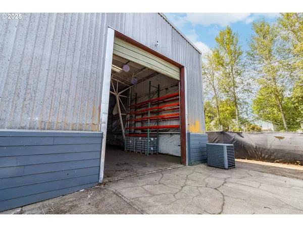 Eugene, OR 97402,3195 Meadow LN