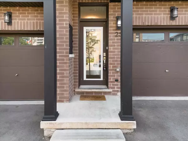 Hamilton, ON L8H 2A6,270 Melvin AVE #25