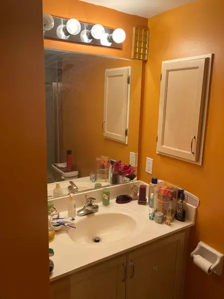 8 Rean DR #2008, Toronto C15, ON M2K 3B9