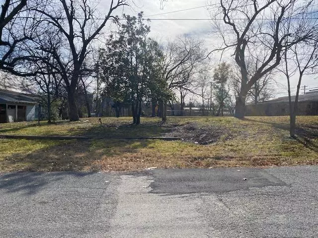 314 E 2nd Street, Bonham, TX 75418