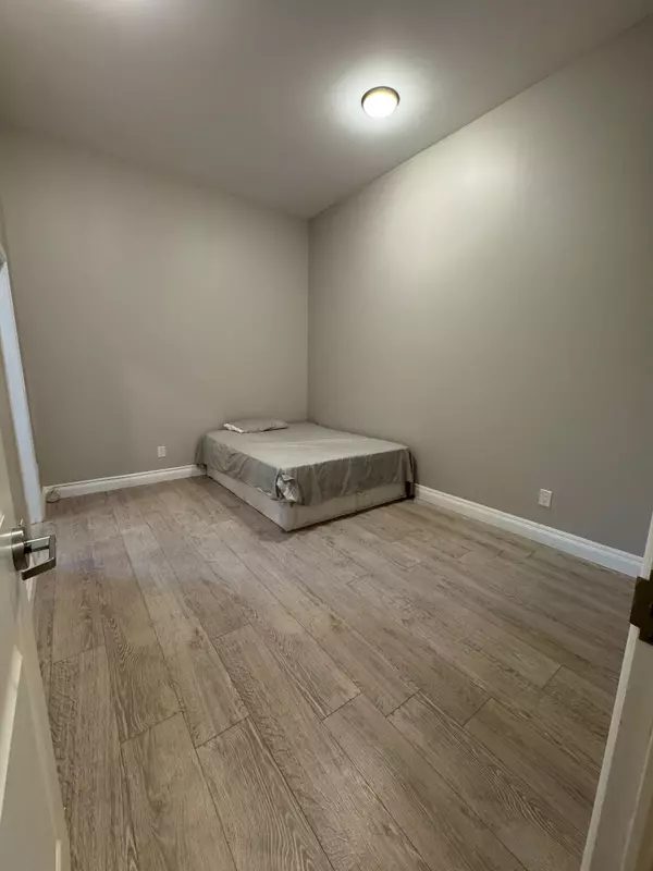 Burlington, ON L7S 1W6,1134 Plains RD E