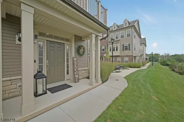 32 Gala Ct, Livingston Twp., NJ 07039