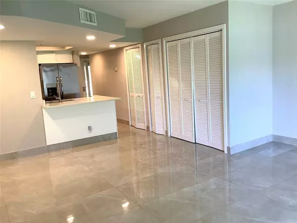 Deerfield Beach, FL 33442,65 Deer Creek Rd #102