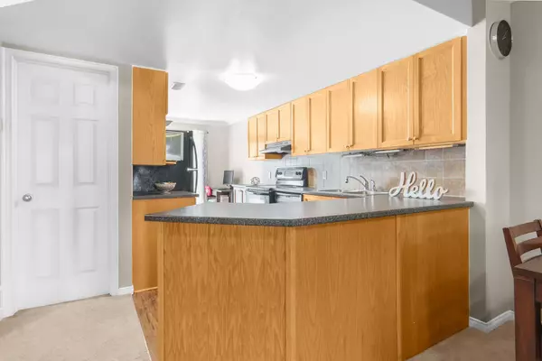 Kanata, ON K2M 3A5,258 Meadowbreeze DR