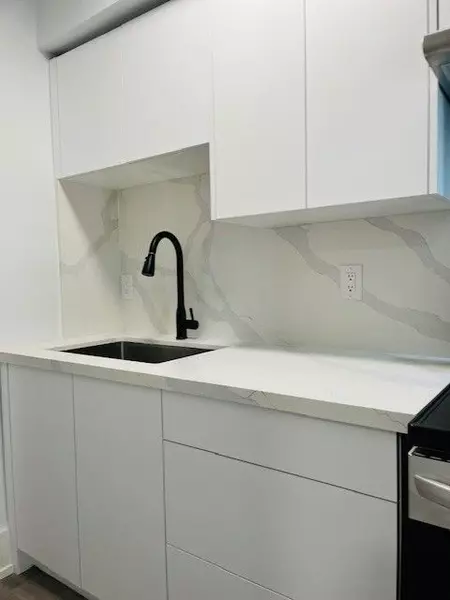 2961 Lakeshore BLVD W #4, Toronto W06, ON M8V 1Y5