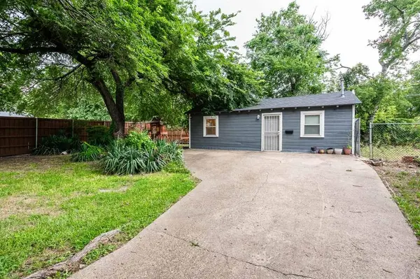 Dallas, TX 75211,715 S Barnett Avenue