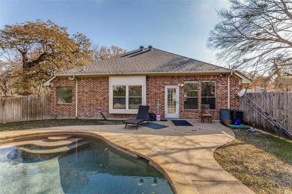 3301 Hiawatha Trail, Lake Worth, TX 76135