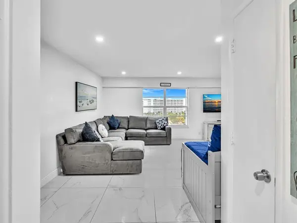 Fort Lauderdale, FL 33308,5100 Dupont Blvd #8G