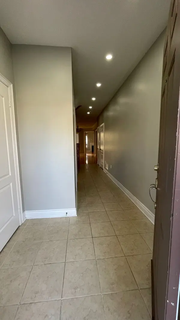 Brampton, ON L6R 0R9,98 Everingham CIR #Upper