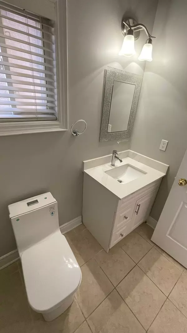 Brampton, ON L6R 0R9,98 Everingham CIR #Upper