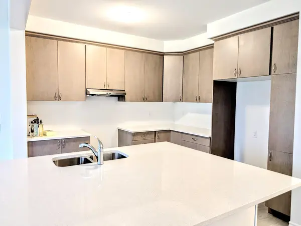 Barrie, ON L8J 0Y5,352 Madelaine DR