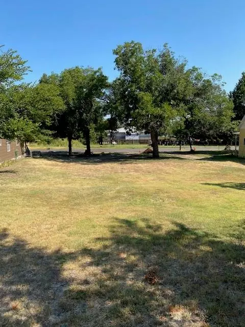 Weatherford, TX 76086,905 W Oak Street