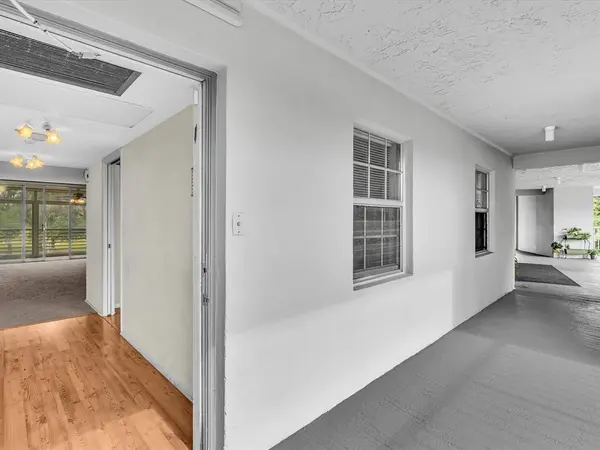 Pompano Beach, FL 33069,625 S Oaks Dr #305