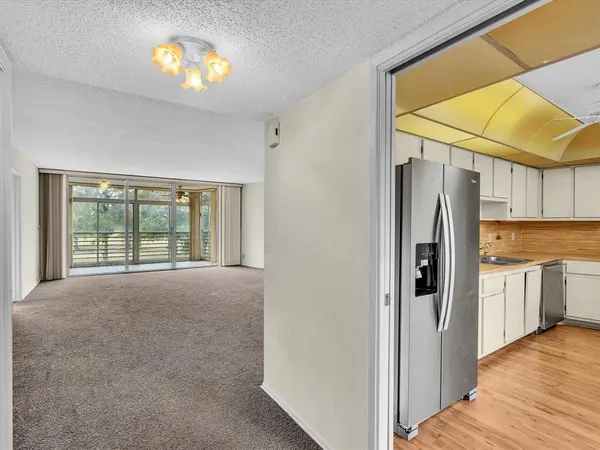 Pompano Beach, FL 33069,625 S Oaks Dr #305