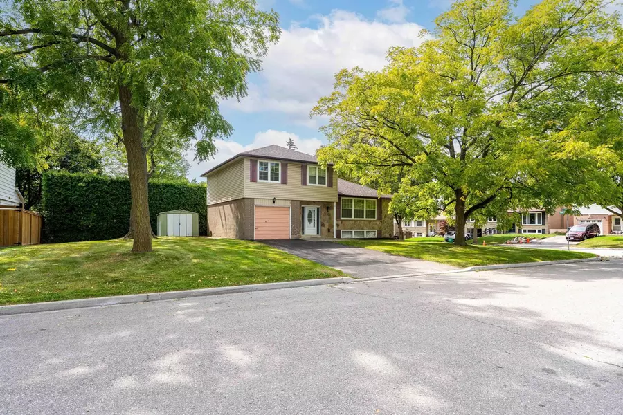 1 Alderway AVE, Brampton, ON L6Y 2B5